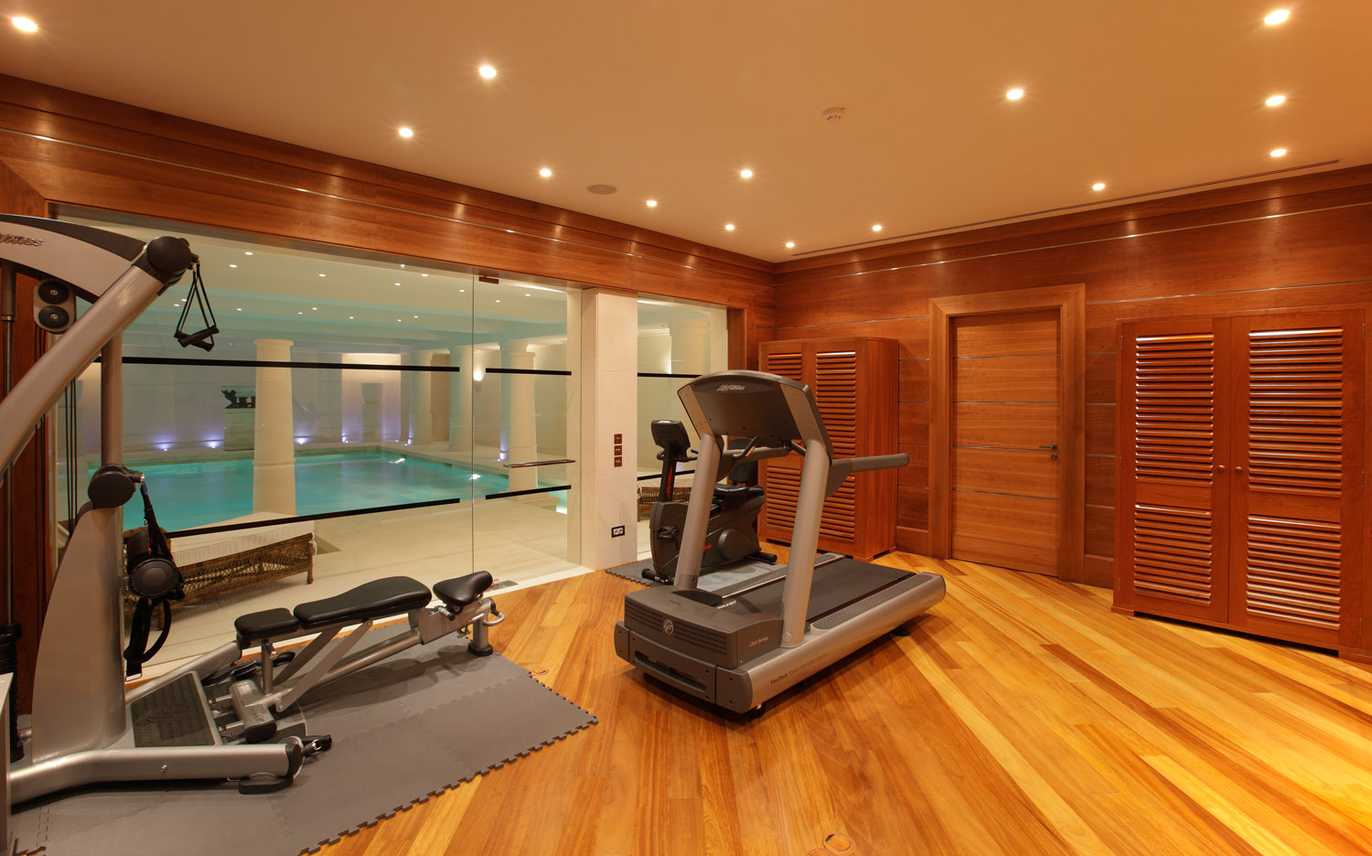 http://www.dmproperties.com/wp-content/uploads/2013/03/Private-Gym-in-Marbella-Golden-Mile-Villa-610x380.jpg