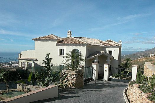 Villa in Los Monteros Opportunity, almos 50% off Fantastic New Villa in Los Altos de los Monteros, 1.325.000 € now! (reduced from 2.500.000 €)