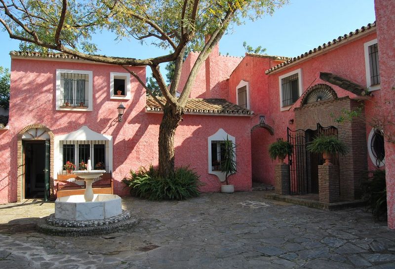 Charming villa in Marbella Hill Club