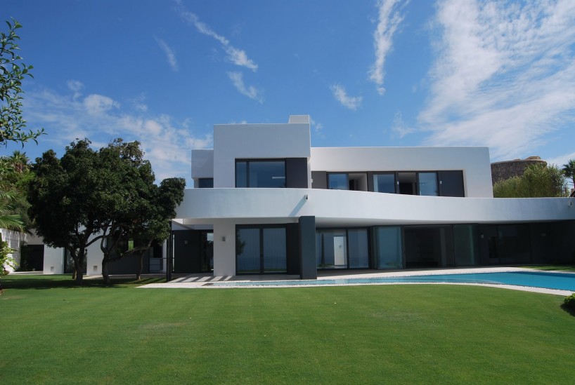 Villa de reciente construcción en la exclusiva zona de Los Monteros