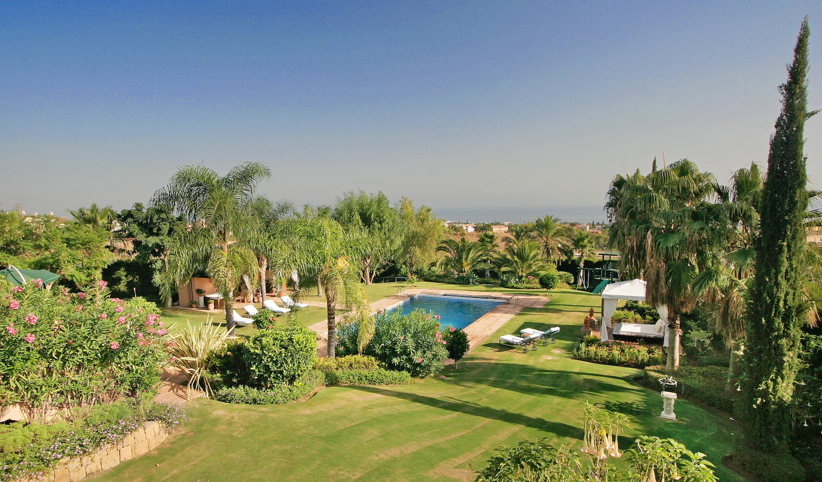Cascada de Camojan, Marbella opulence defined