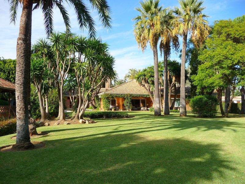 Elegant Beachside House in Guadalmina Baja, San Pedro de Alcantara