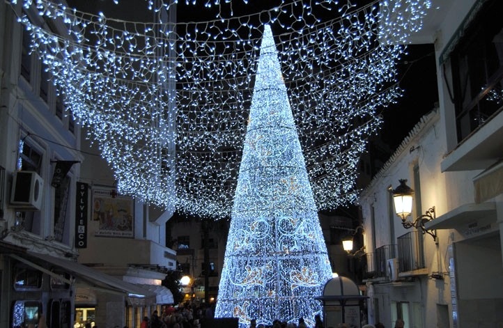Capture the charm of Marbella Old Town at Christmas