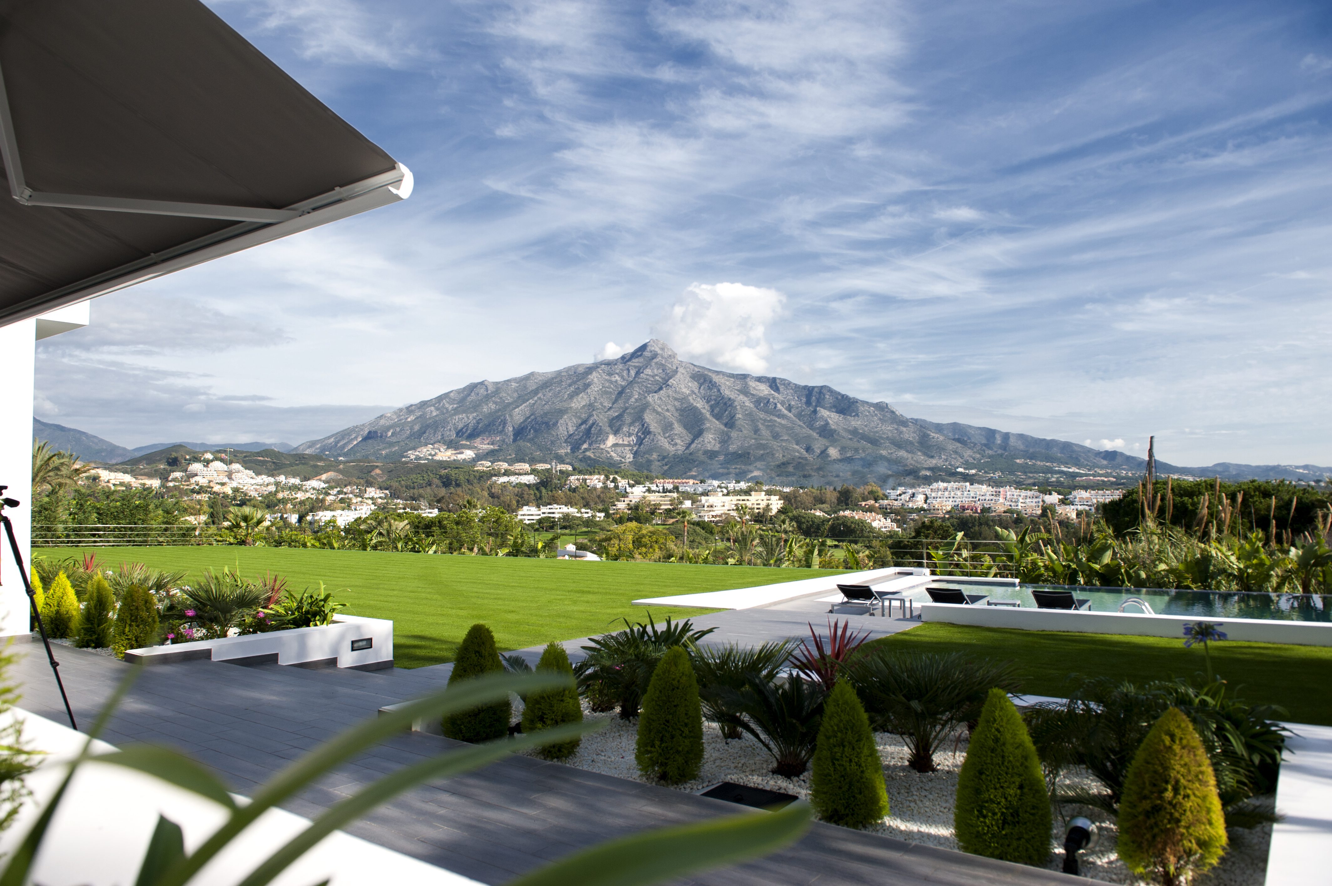 Contemporary Elegance, Villa for sale in Nueva Andalucia