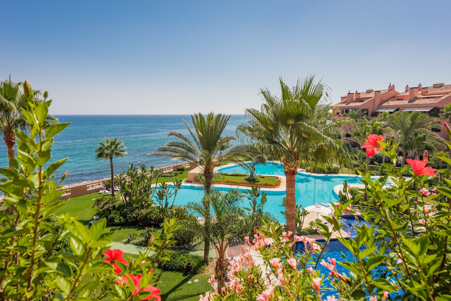 Excepcional ático en primera línea de playa de Puerto Banus, Malibú