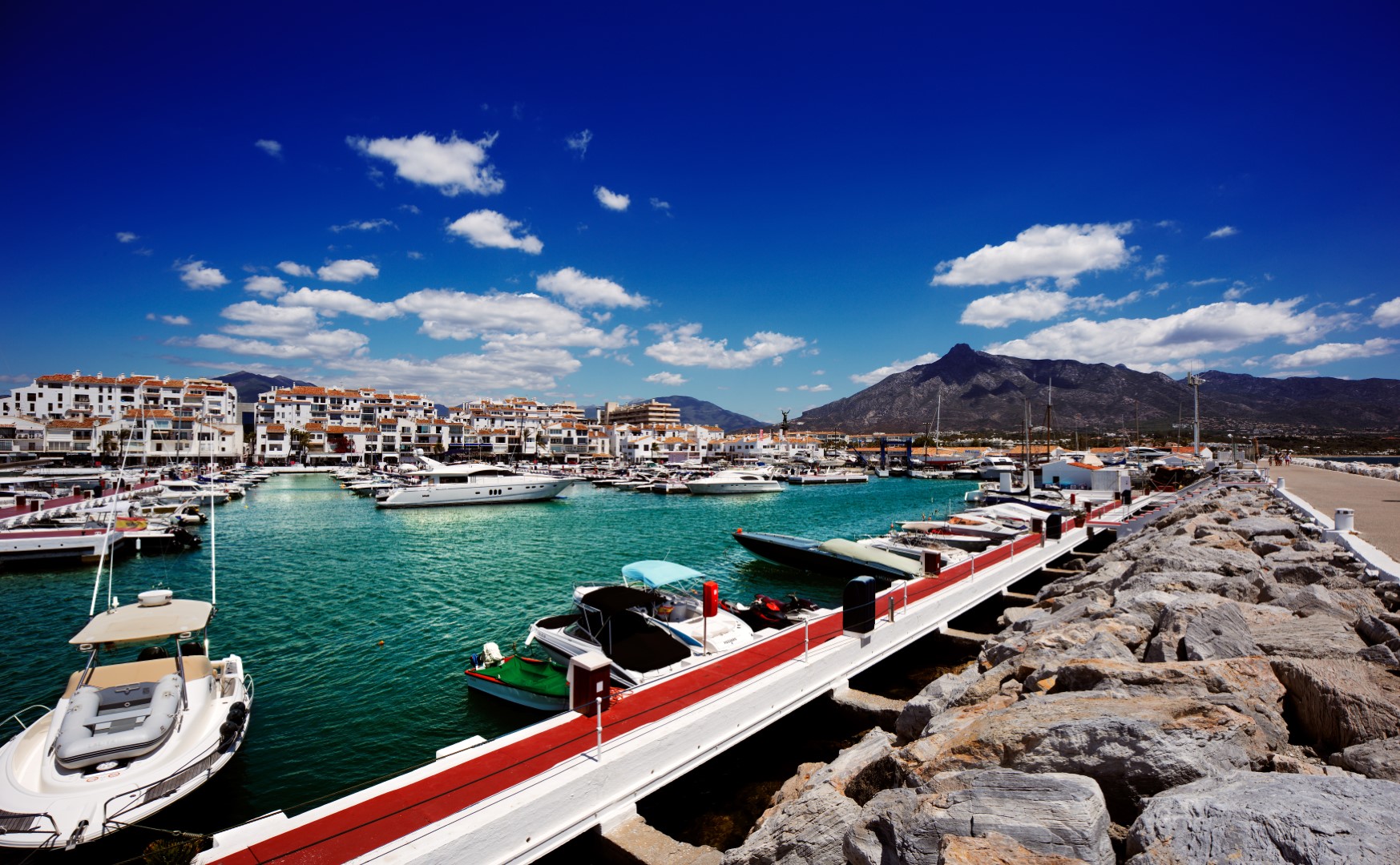 Kostenlose Corona-Reisekrankenversicherung um den Tourismus in Andalusien anzukurbeln